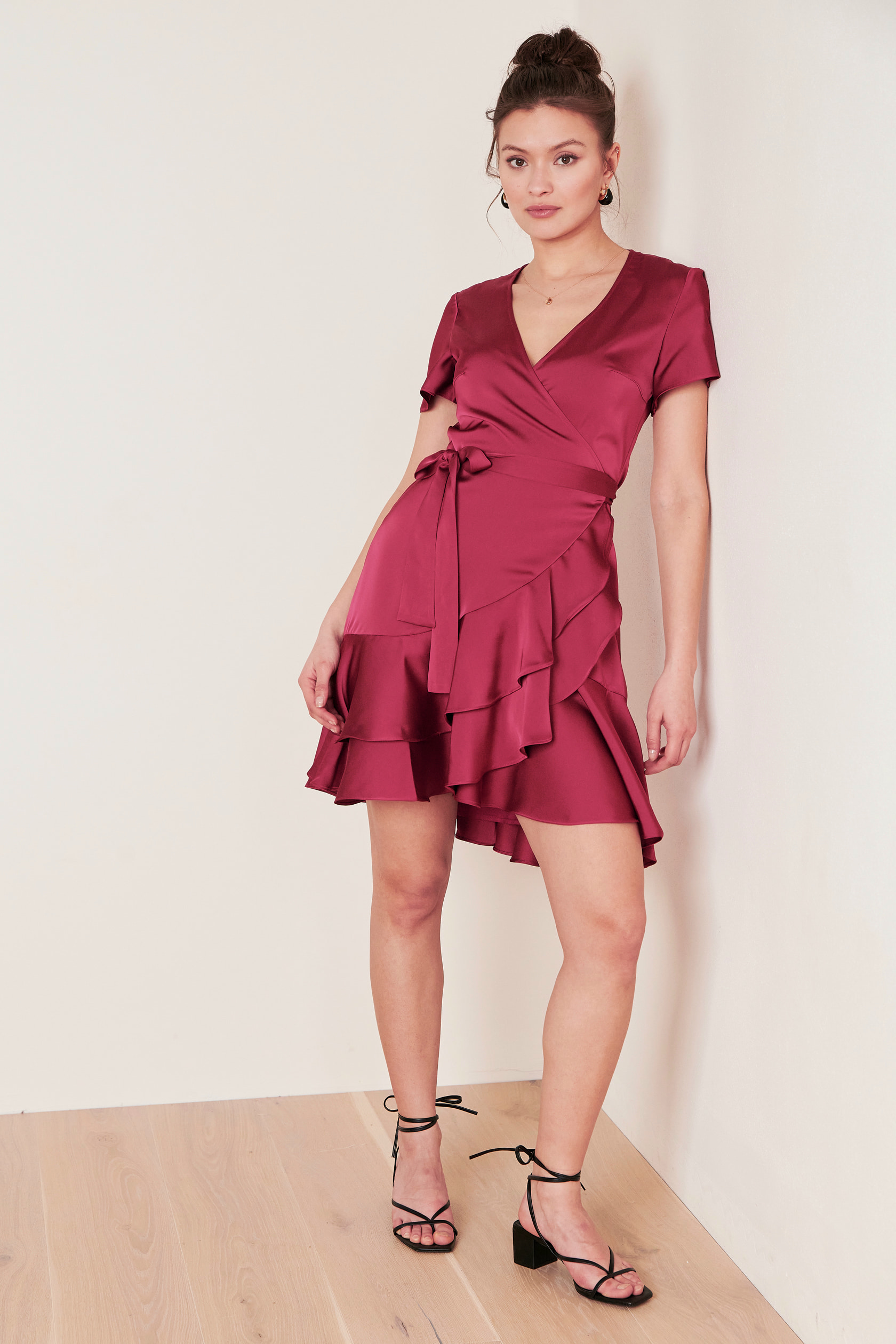 CLAIRE LUISE® Wrap dress with short sleeves in purple