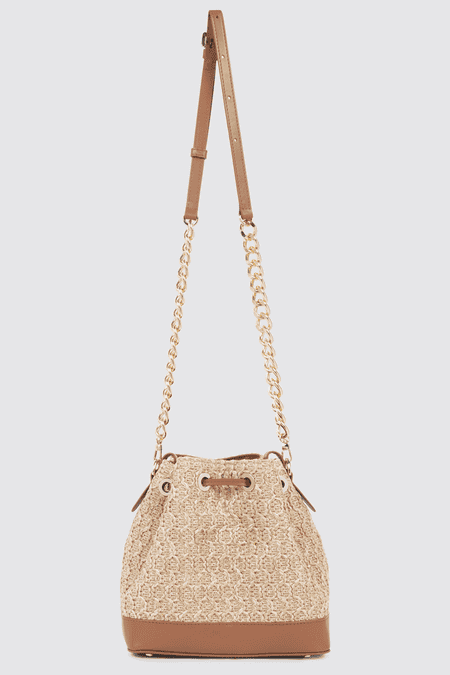 Pouch bag with raffia