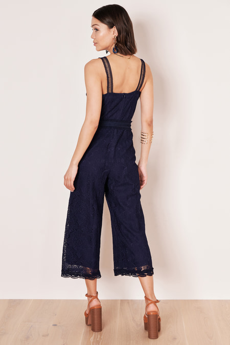 Jumpsuit mit Taillenband