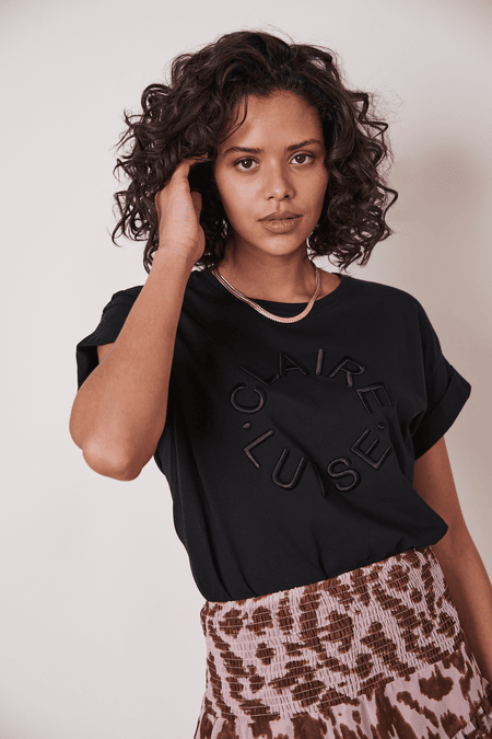 Besticktes T-Shirt