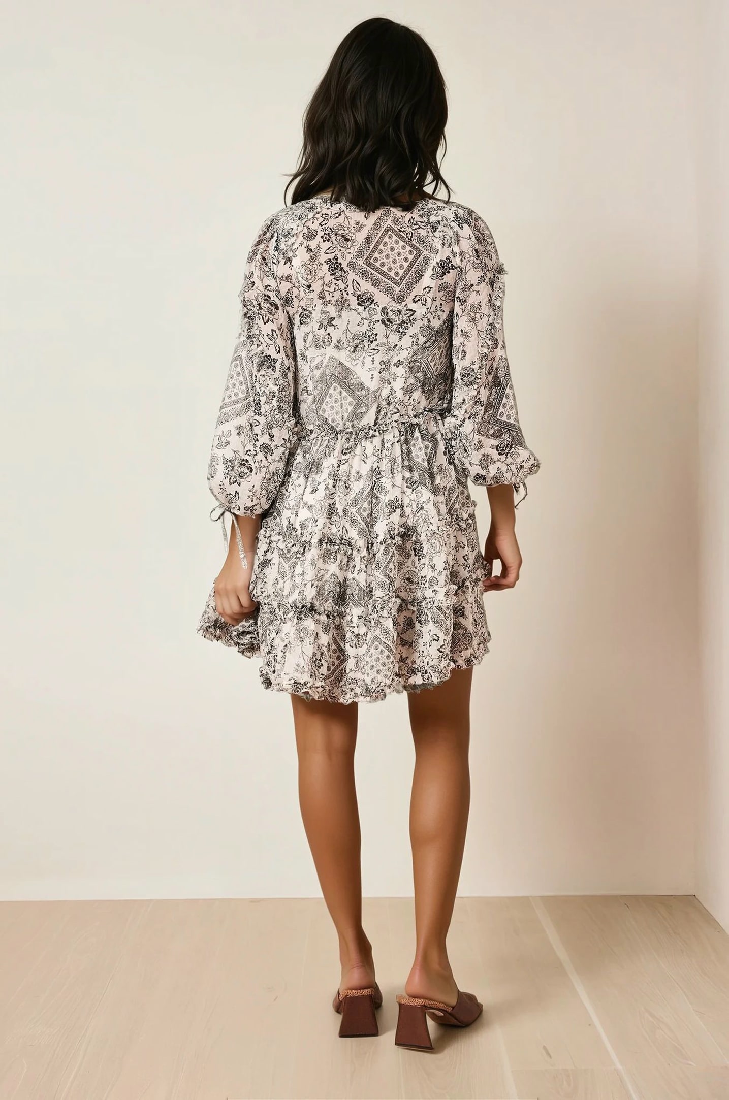 Luftiges grafisches Kleid