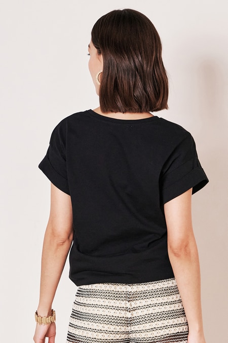Besticktes T-Shirt