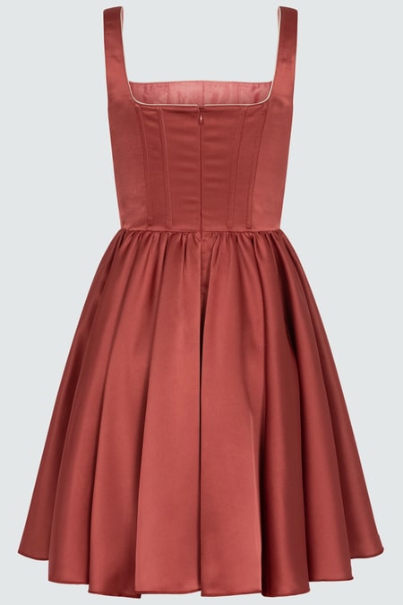 Ausgestelltes Minikleid