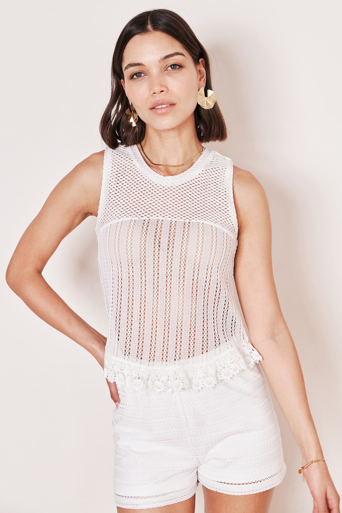 Short crochet trousers