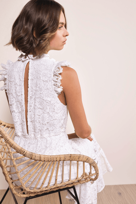 Hochgeschlossenes Spitzenkleid