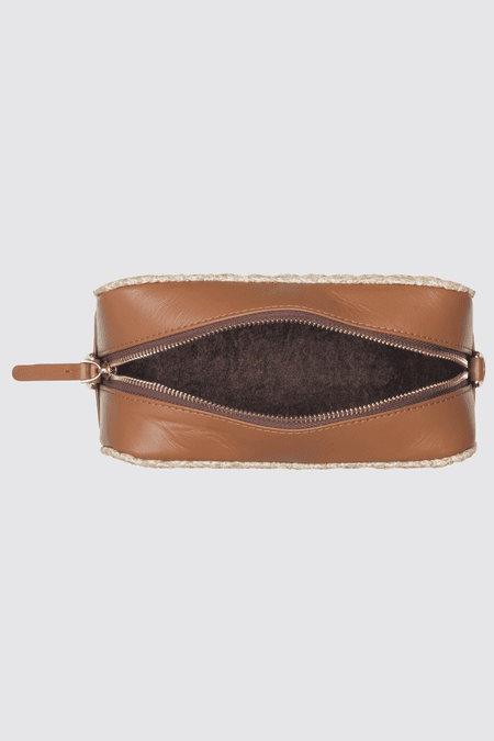 Shoulder bag with raffiadesign