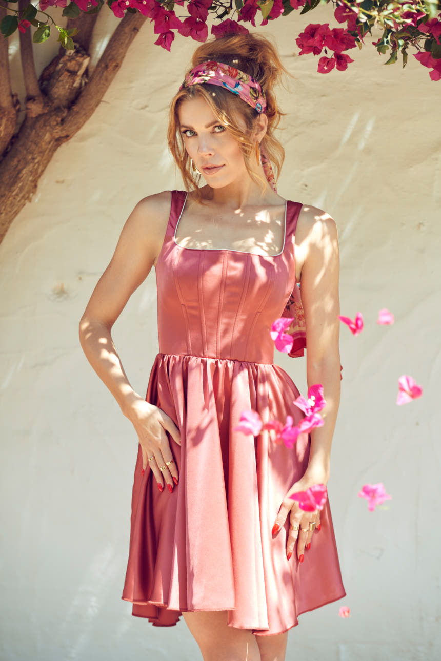 Ausgestelltes Minikleid