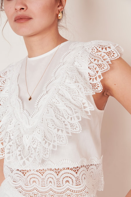 Blouse with lace