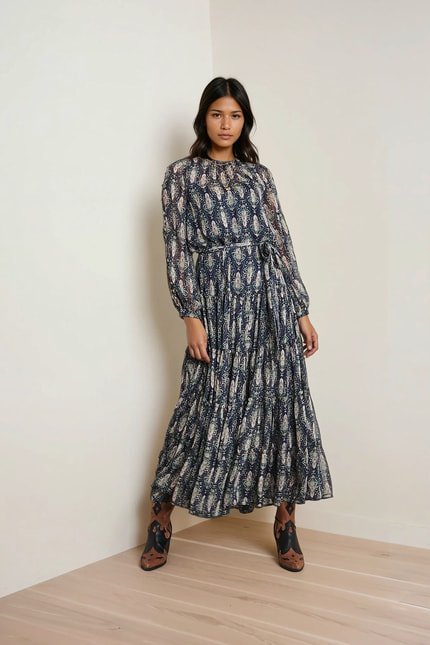 Hochgeschlossenes Volantkleid