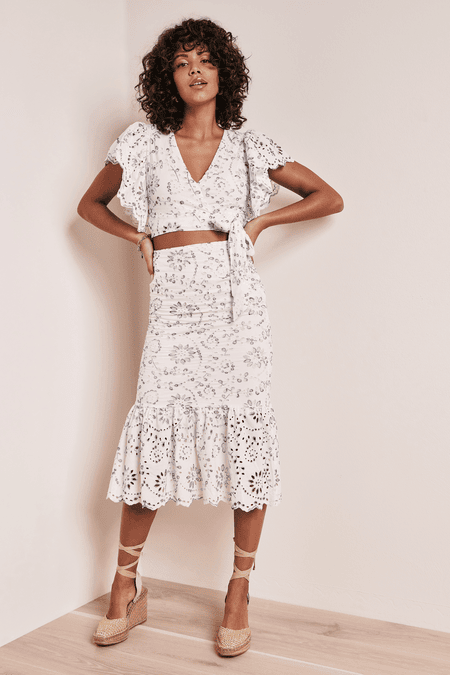 Embroidered pencil shop white skirt