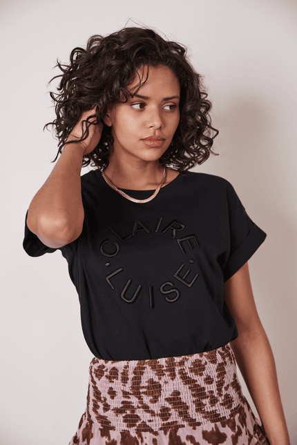 Besticktes T-Shirt