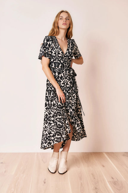 Gemustertes Wickelkleid
