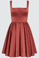 Ausgestelltes Minikleid
