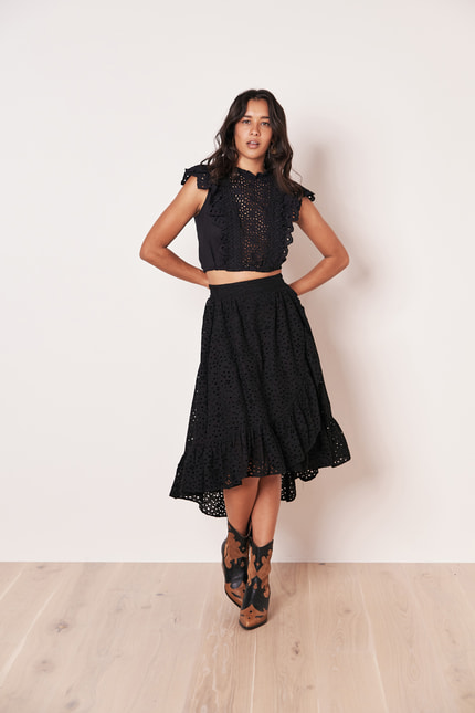 Tiered skirt with hole lace