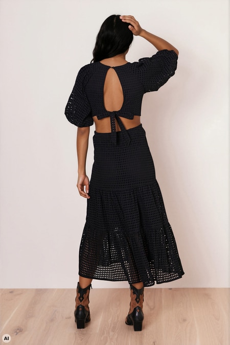 Lochspitzenkleid mit Cut-outs