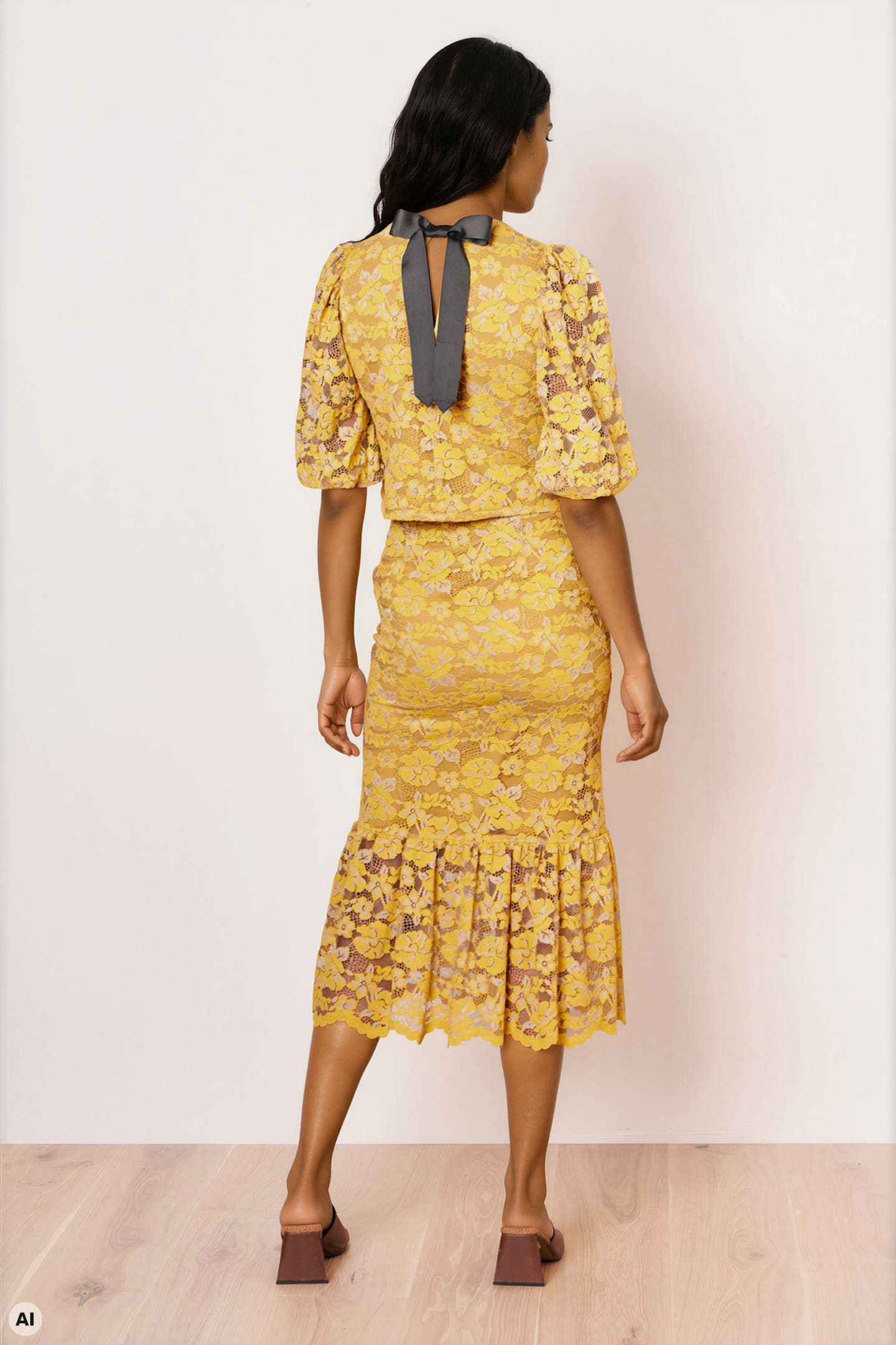 Midi skirt with lace