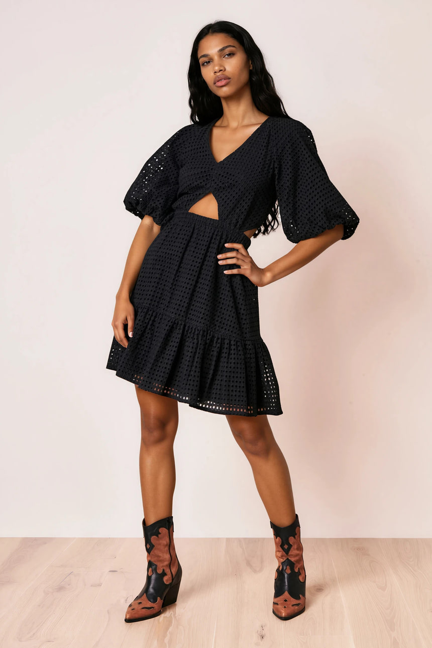 Lochspitzenkleid mit Cut-outs