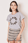 Besticktes T-Shirt