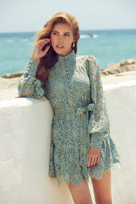 Geblümtes Spitzenkleid