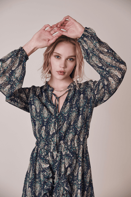 Rüschenkleid mit Ornamenten