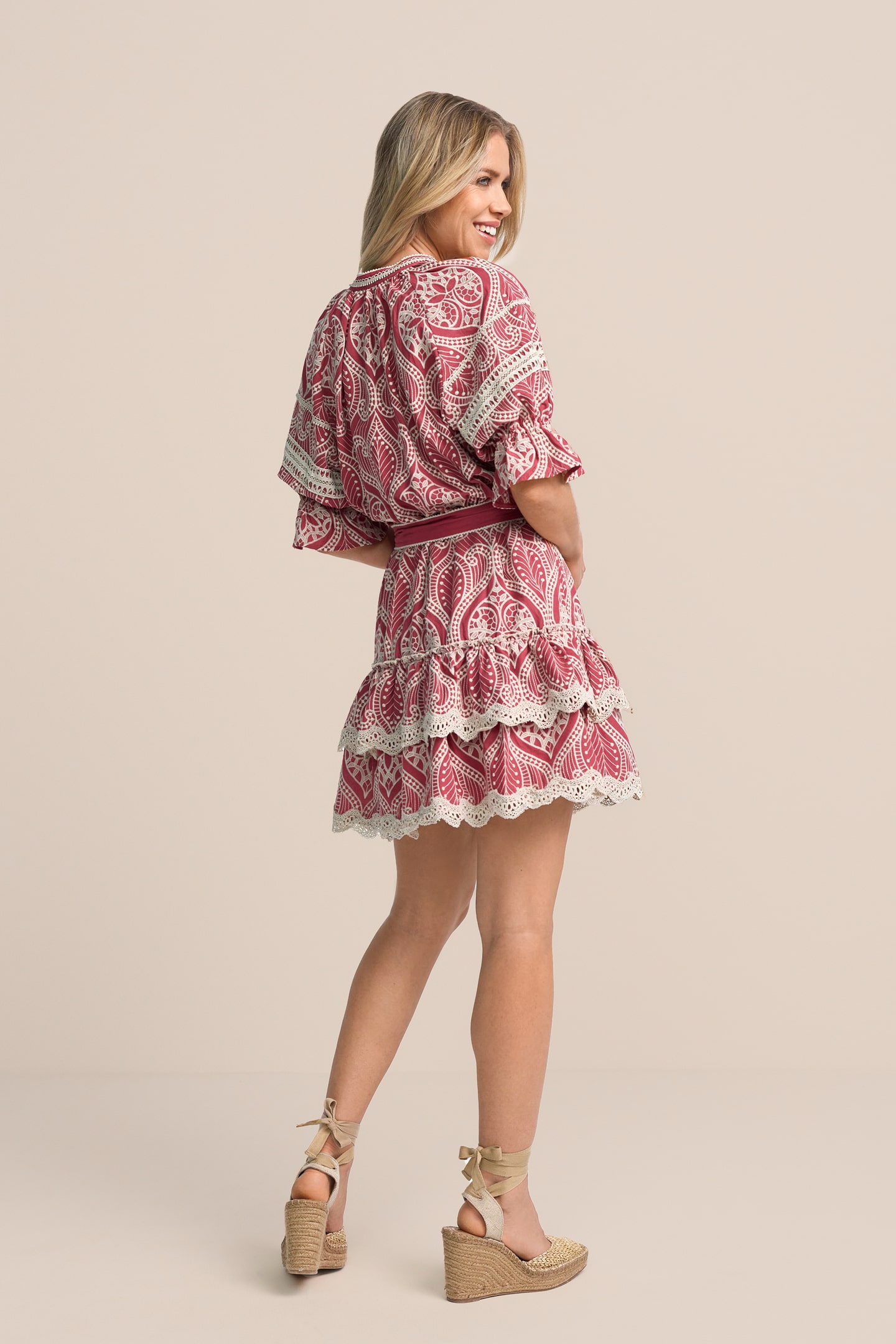 Minikleid mit Bindegürtel