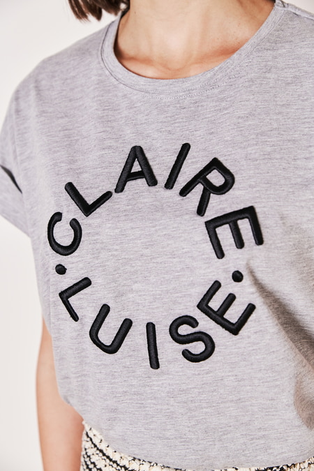 Besticktes T-Shirt