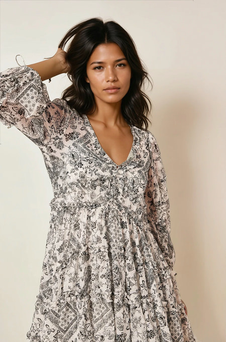 Luftiges grafisches Kleid