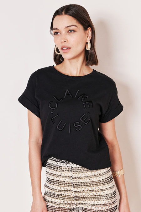Besticktes T-Shirt