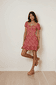 Kleid mit Karreeausschnitt